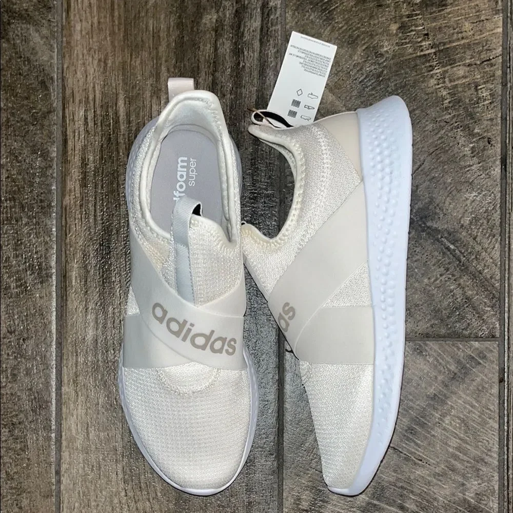 Nwt Adidas Cloud foam Women's Athletic Shoes - White and Gold